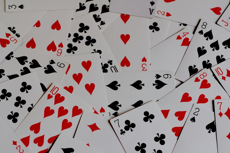 ¿Por qué algunos bonos de casino son más difíciles de liberar? Guía sobre el Rollover